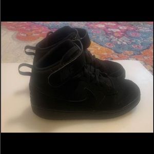 Kids Nike court borough mid